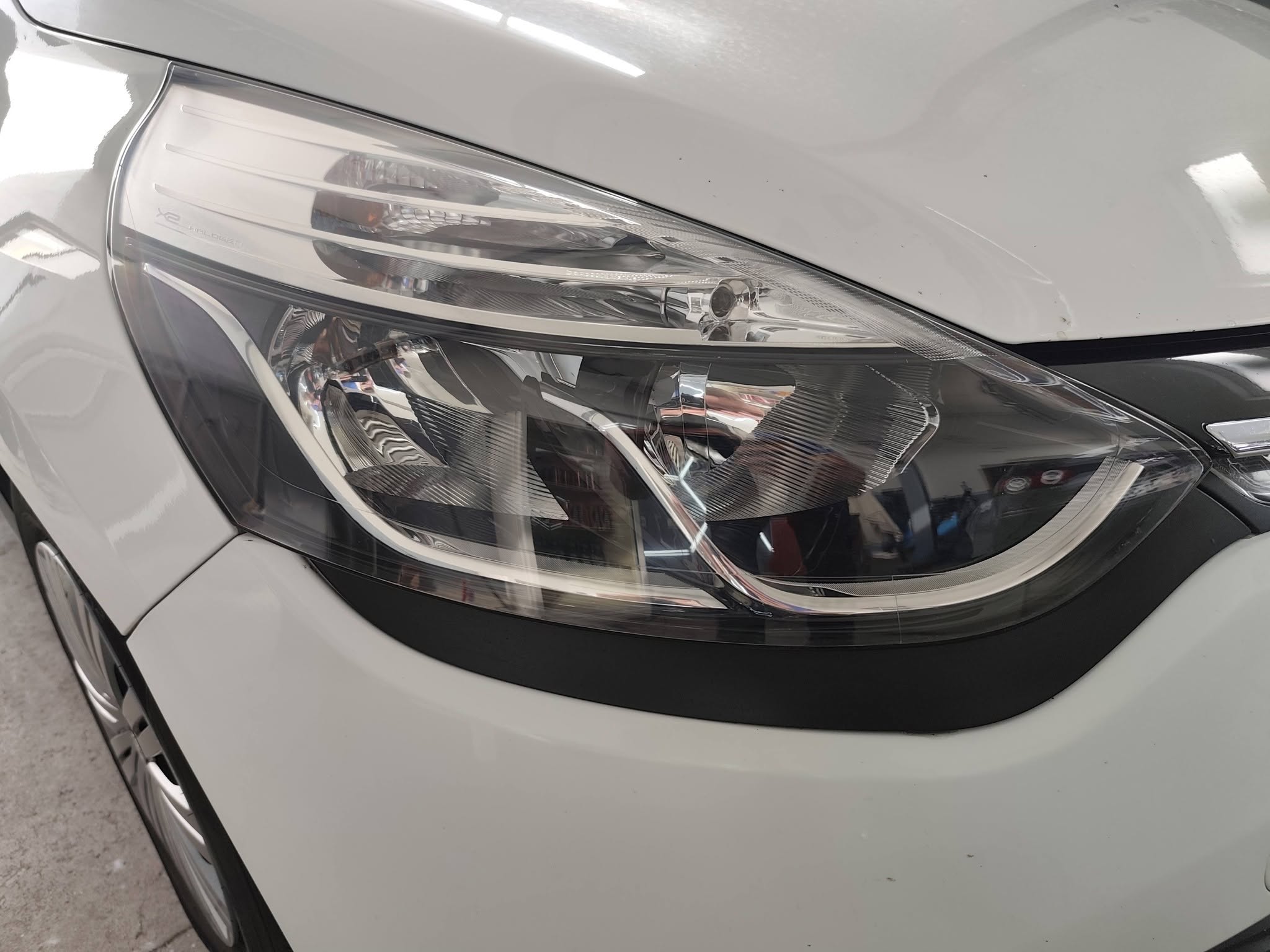 Poslije tretmana — Renault Clio  Brušenje, poliranje i keramicka zastita farova